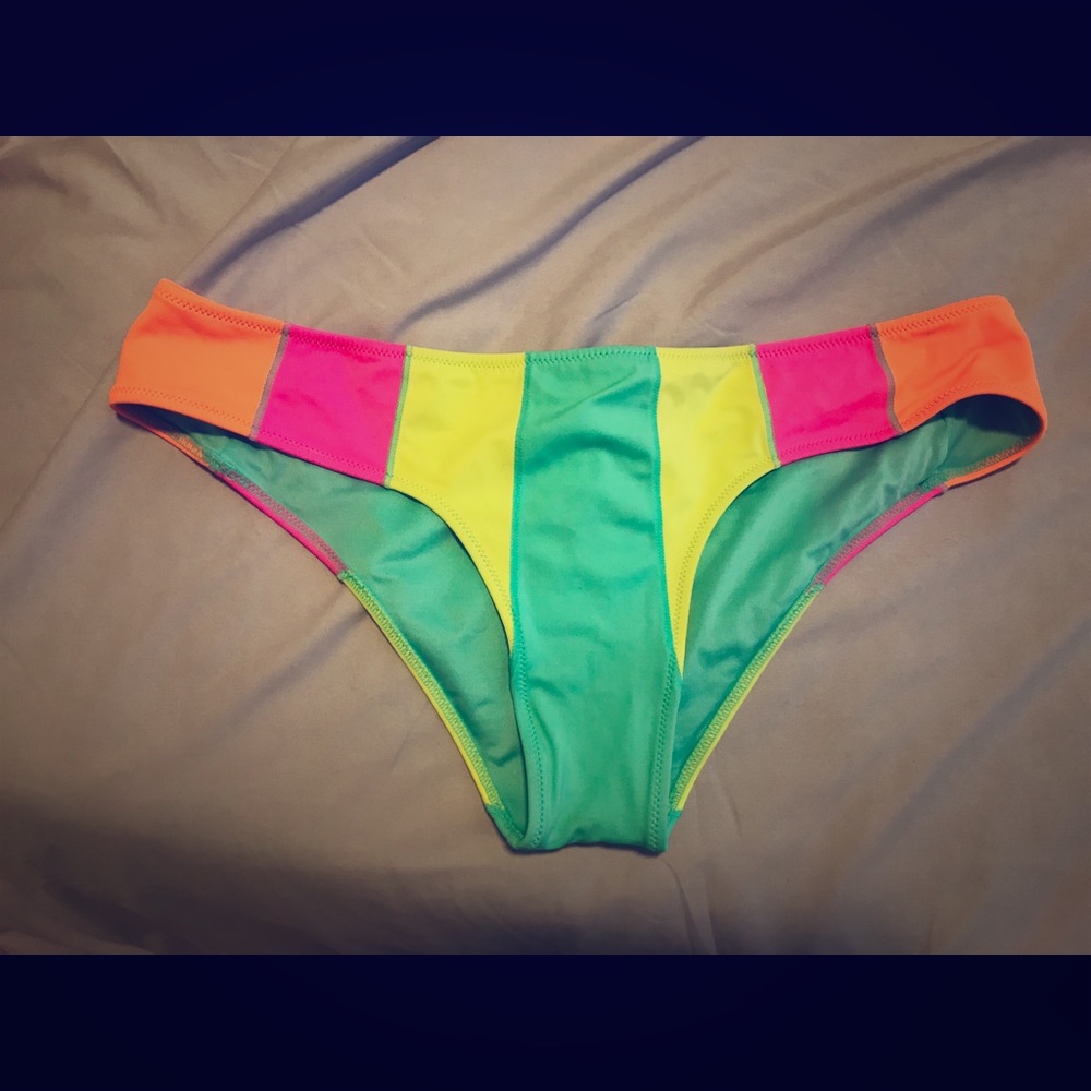 Large Victoria Secret Bathing Suit Bottoms 👙